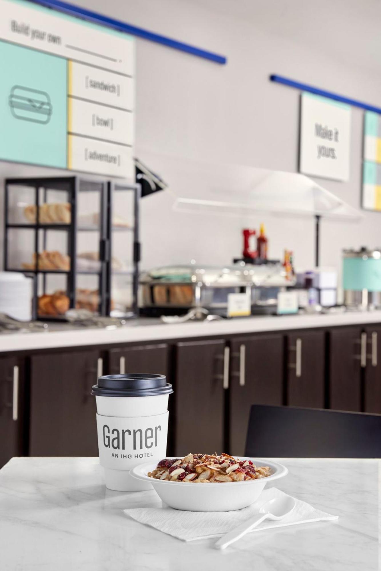 Garner Hotel By Ihg Phoenix - Съпрайз Екстериор снимка