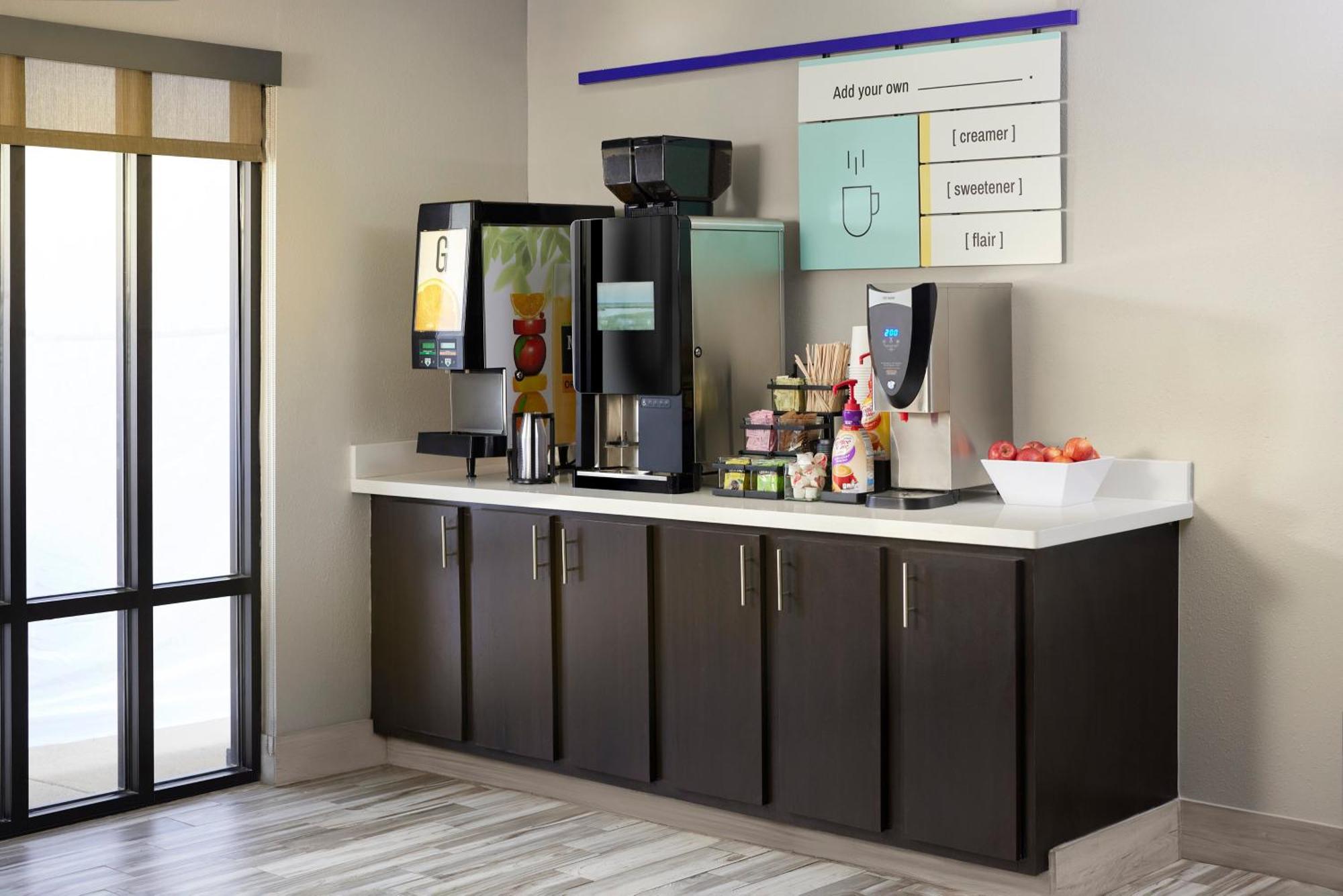 Garner Hotel By Ihg Phoenix - Съпрайз Екстериор снимка