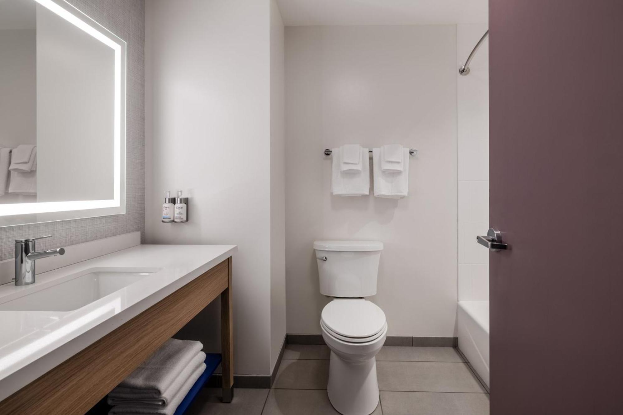 Garner Hotel By Ihg Phoenix - Съпрайз Екстериор снимка