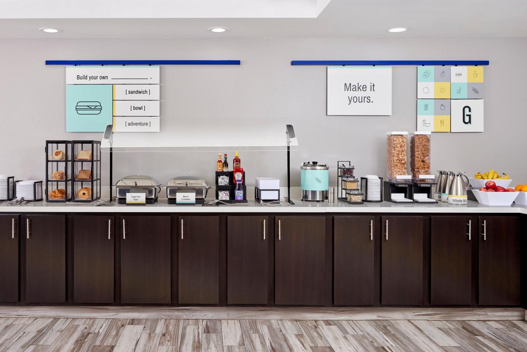 Garner Hotel By Ihg Phoenix - Съпрайз Екстериор снимка