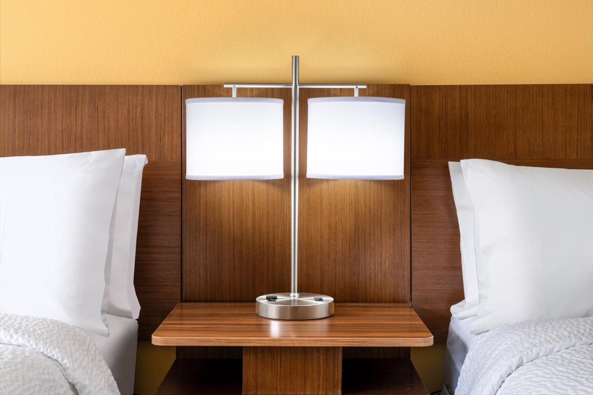 Garner Hotel By Ihg Phoenix - Съпрайз Екстериор снимка
