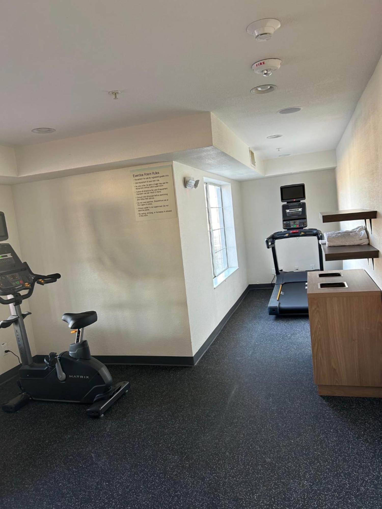 Garner Hotel By Ihg Phoenix - Съпрайз Екстериор снимка