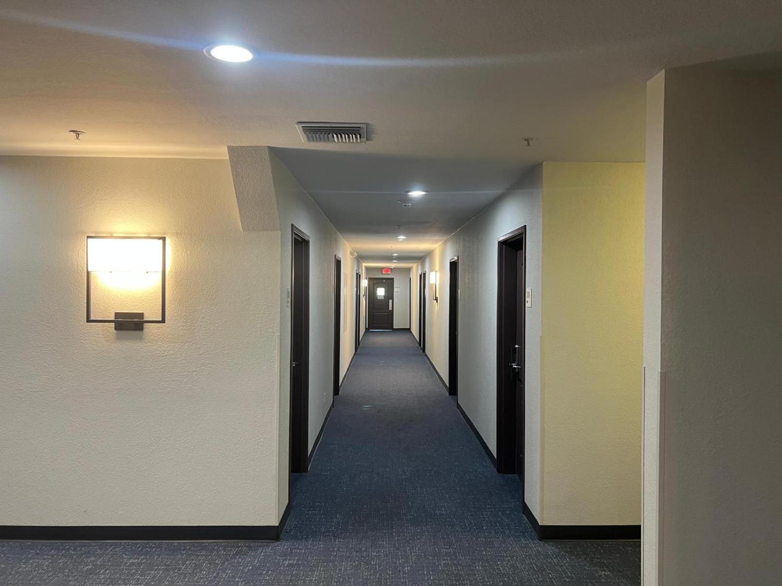 Garner Hotel By Ihg Phoenix - Съпрайз Екстериор снимка